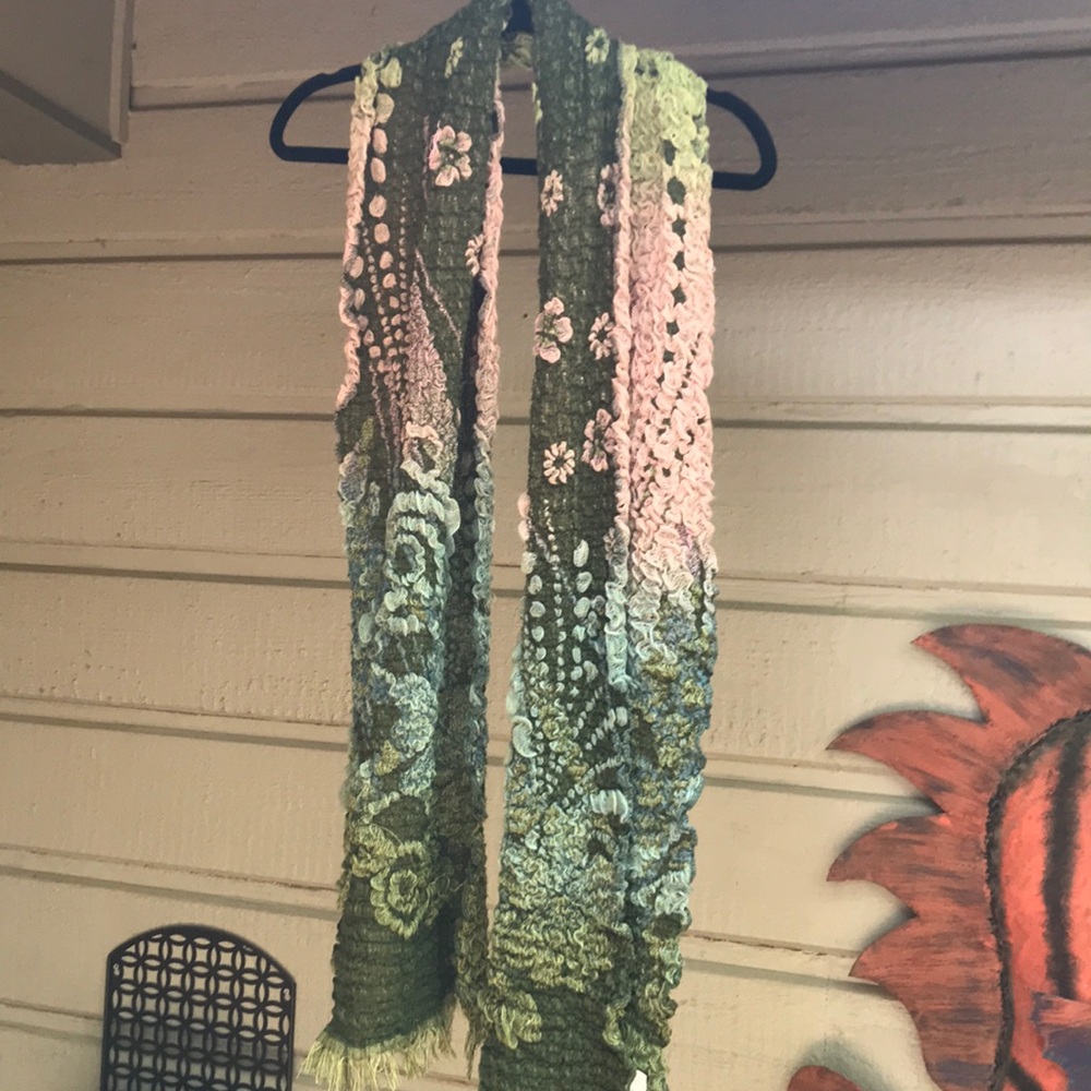 ** 3 FOR $15 ** Beautiful scarf!